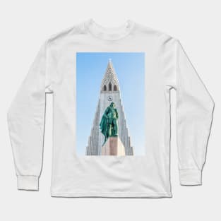 Statue of explorer Leif Erikson Long Sleeve T-Shirt